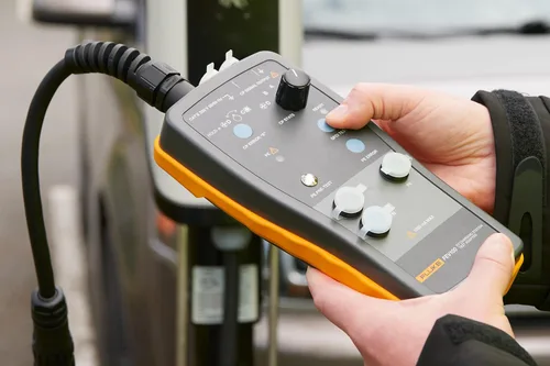 Vista 6 de Fluke Kit adaptador FEV100 para pruebas de estación de carga de vehículos eléctricos, prueba tipo 1, nivel 1 o nivel 2 CA para EVSE