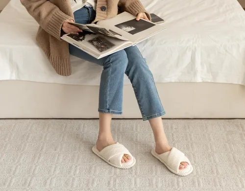 Vista 2 de GOEWY - Pantuflas para mujer con espuma viscoelástica para el hogar, con entretejido de pana, tiras cruzadas, con punta abierta, sandalias cómodas