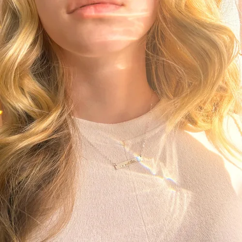 Vista 5 de Danique - Collar de barra de perfil personalizado con diseño de ciudad natal, plata de ley u oro de 14 quilates, NYC, Boston, Chicago, San