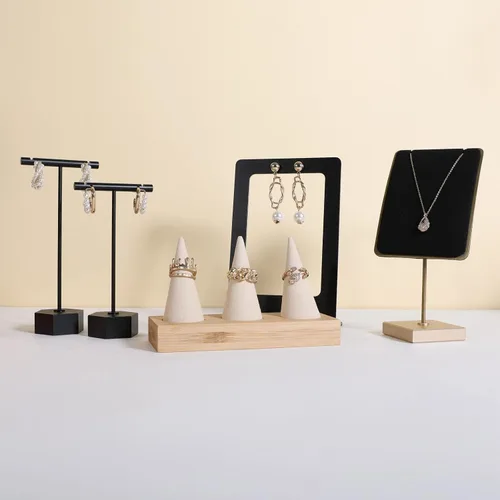 Vista 9 de GemeShou Soporte de anillo de madera blanca, soporte de anillo de terciopelo para joyas, bonito soporte de exhibición de anillos para vender