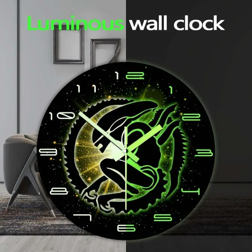 Vista 4 de The Geeky Days Alien Xenomorph Reloj que brilla en la oscuridad, funciona con pilas, silencioso de cuarzo, película de ciencia ficción, luminoso, 12