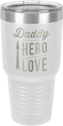 Vista 20 de DADDY SONS FIRST HERO DAUGHTERS FIRST LOVE BLACK Vaso de bebida de 30 onzas con popote y tapa superior deslizante Taza de viaje grabada con láser