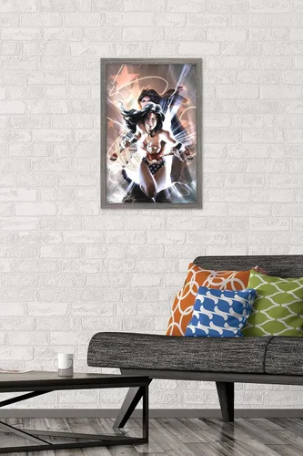Vista 2 de Trends International DC Comics - Póster de pared de la Mujer Maravilla, 14.725 x 22.375 pulgadas, versión enmarcada de madera de granero