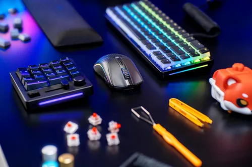 Vista 2 de Glorious Gaming Model O 2 Ratón Inalámbrico para Juegos - Inalámbrico Híbrido 2.4GHz y Bluetooth, 68g Superligero, Larga Duración de Batería, Sensor