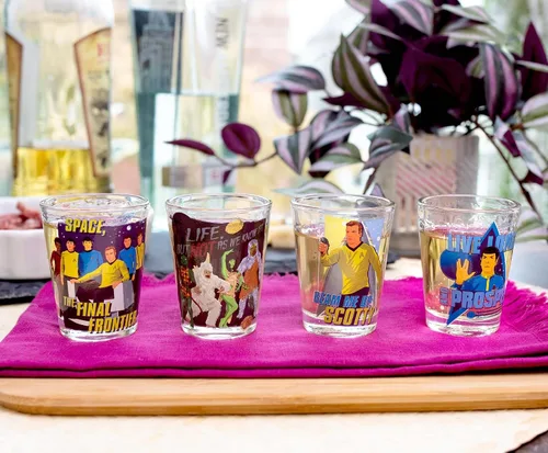Vista 6 de Toynk Star Trek: The Original Series - Mini vasos de vaso de whisky de 2 onzas, juego de 4 Home Barware Drinkware