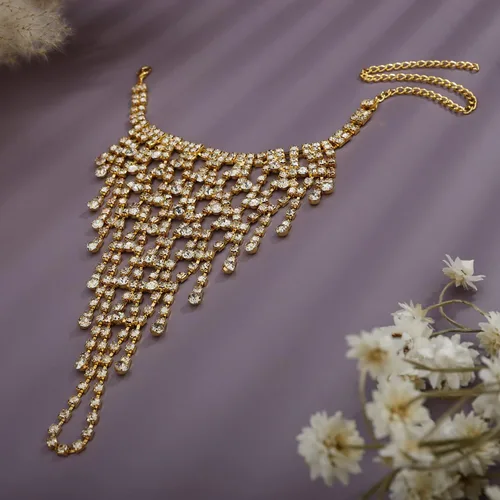 Vista 4 de YERTTER Pulsera dorada con diamantes de imitación para boda, cadena de dedo de cristal brillante con anillo de arnés, cadena de mano, eslabones