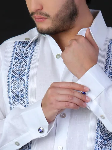 Vista 4 de Destino Ropa de Boda Guayabera. Blanco Óptico. Novios y padrinos de boda