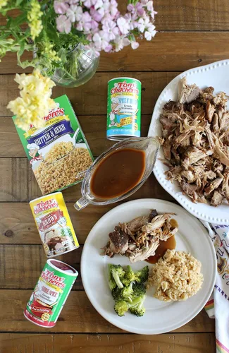 Vista 3 de Tony Chachere's Jarras de servicio de alimentos para condimentos criollos – Original 8 libras, más especias 7 libras o Bold 7 lb – Auténtico sabor