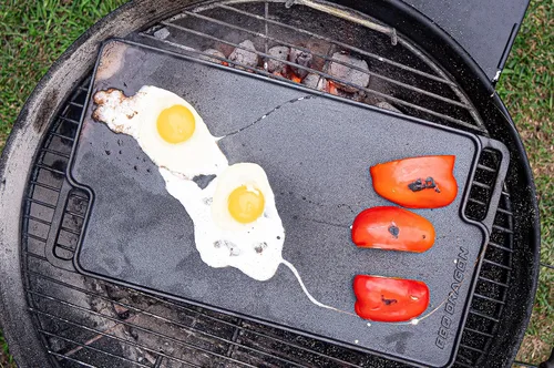 Vista 4 de BBQ Dragon Resistente - Hierro fundido de doble cara - Sartén reversible para parrilla