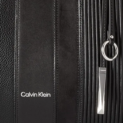 Vista 6 de Calvin Klein Gabrianna Bubble Lamb NorthSouth Key Item Tote