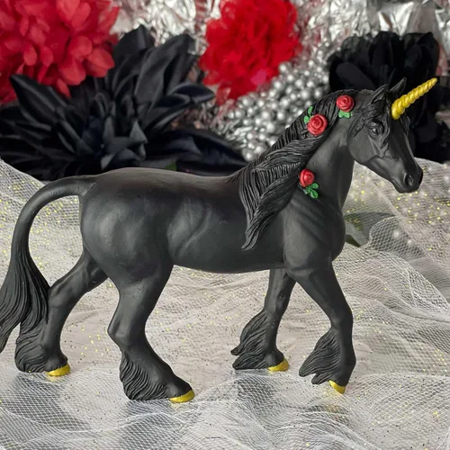 Vista 7 de Safari Ltd. Figura de unicornio Twilight – Figura detallada de plástico de 5.5 pulgadas – Divertido juguete educativo de fantasía para niños, niñas