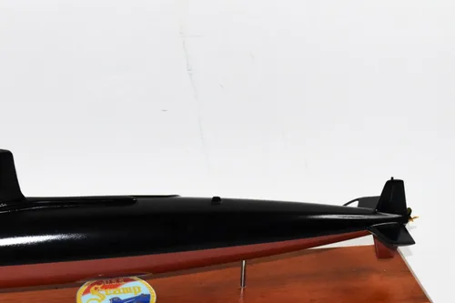 Vista 2 de USS Scamp (SSN-588) Modelo submarino, azul marino, modelo a escala de 20 pulgadas, caoba, clase de skipjack