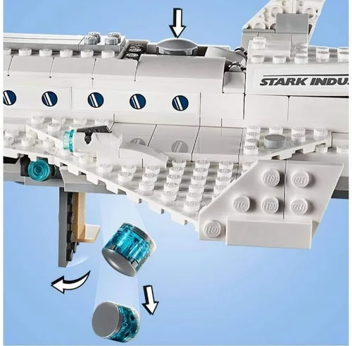 Vista 4 de LEGO Marvel Spider-Man Far from Home: Stark Jet and The Drone Attack 76130 Kit de Construcción (504 Piezas)