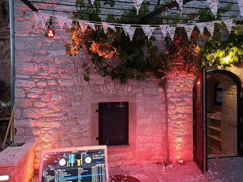 Vista 3 de Ape Labs Maxi Juego de 2 luces verticales inteligentes profesionales de fabricación alemana, 45 vatios RGBW LED Par, funciona con pilas con DMX