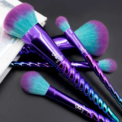 Vista 4 de Royal Brush Moda Mythical - Juego de brochas de viaje para maquillaje, 6 piezas, color azul celeste