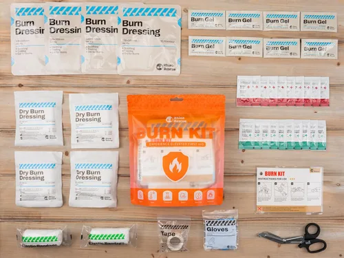 Vista 6 de RHINO RESCUE Kit de quemaduras, 4 apósitos para quemaduras de 4 x 4 pulgadas, 8 paquetes de gel para quemaduras de 0.13 onzas, 4 almohadillas