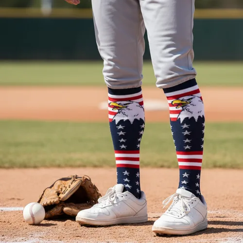 Vista 2 de Calcetines atléticos hasta la rodilla con la bandera estadounidense para béisbol, fútbol, sóftbol y fútbol