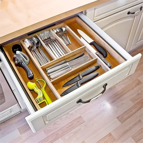 Vista 4 de Relaxdays Organizador de cajones de cocina de bambú extensible y ajustable para cubiertos, 30 a 18.9 in, 5 a 7 compartimentos, color marrón