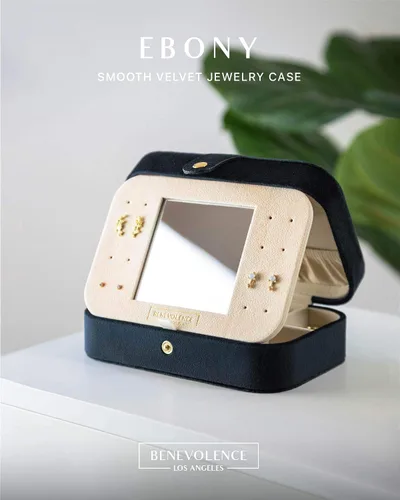 Vista 2 de Benevolence LA - Joyero de viaje Almacenamiento y organizador de joyas Joyero para mujer Organizador de anillos, collares y aretes con espejo