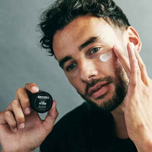 Vista 4 de Brickell Rutina Antienvejecimiento Completa de Defensa para Hombres, Crema Facial Nocturna, Suero de Vitamina C de Día y Noche, Hidratante Facial