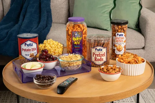 Vista 12 de Utz - Mix para fiestas en barril de 737,1 g (26 onzas). La sabrosa mezcla de picadillos incluye tortillas de maíz, tortillas de nachos, pretzels