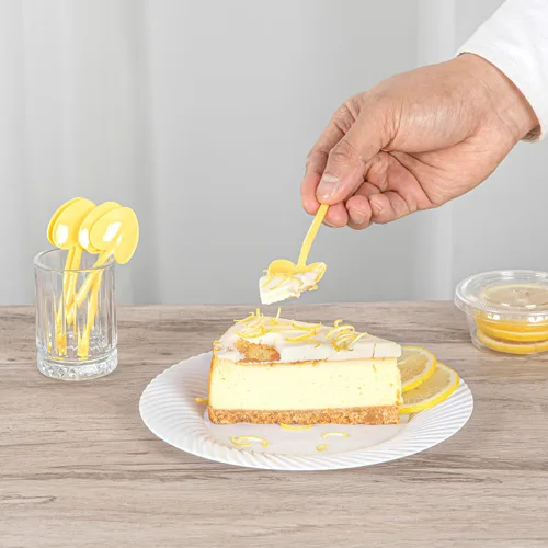 Vista 5 de Restaurantware Cucharas de postre de 3.5 pulgadas x 1.3 pulgadas, 100 mini cucharas desechables – Cucharas de degustación de plástico amarillo bebé