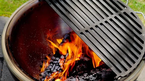 Vista 4 de Cuisinart CHA-830 Cleanburn Plancha y Parrilla Fire Pit, Hierro Fundido Pre-Sazonado