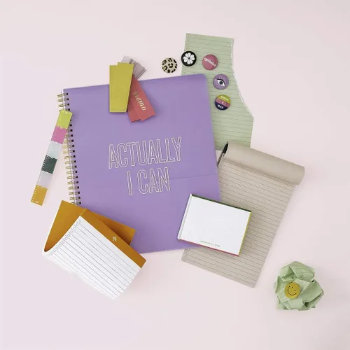 Vista 2 de kate spade new york Bonito juego de suministros escolares y de oficina, organizador de escritorio que incluye regla, bolígrafo, sacapuntas