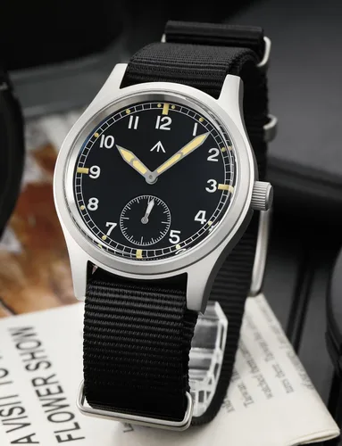 Vista 2 de Militado D12 Relojes militares para hombre, VD78, movimiento de cuarzo, C3, reloj de pulsera de estilo militar de aviación con cristal de zafiro