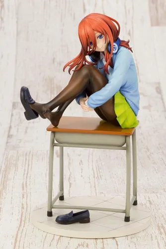 Vista 9 de Kotobukiya Los quintillizos por excelencia: Miku Nakano Figura a escala 1/8
