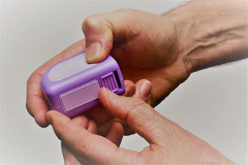 Vista 7 de Lil Nipper - Cortador de uñas eléctrico para bebés, seguro para bebés y niños pequeños, recargable y suave para recién nacidos a 5 años, regalo