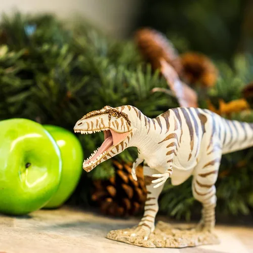 Vista 6 de Safari Ltd. Giganotosaurus - Figura realista de dinosaurio de 14.5 pulgadas, juguete educativo para niños, niñas y niños a partir de 3 años
