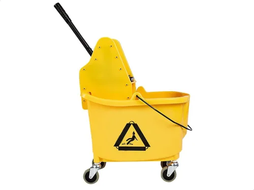 Vista 2 de Amazon Basics - Juego de cubo de limpieza de piso rectangular con escurridor de prensa descendente resistente, 35 cuartos de galón, amarillo