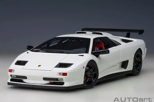 Vista 16 de AUTOart 1/18 Diablo SVR 1996 Impact White 79149