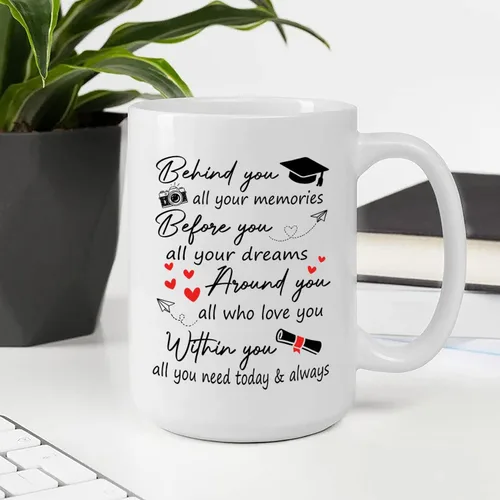 Vista 4 de Taza de café blanca personalizada para graduación, con texto en inglés "Behind You All Your Memories Before You All Your Dreams", taza de café de 11