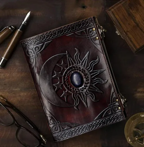 Vista 5 de Diario de cuero C Leather con relieve de sol y luna y hermosa piedra azul, cuaderno, planificador, organizador, libro de bocetos, libro en blanco