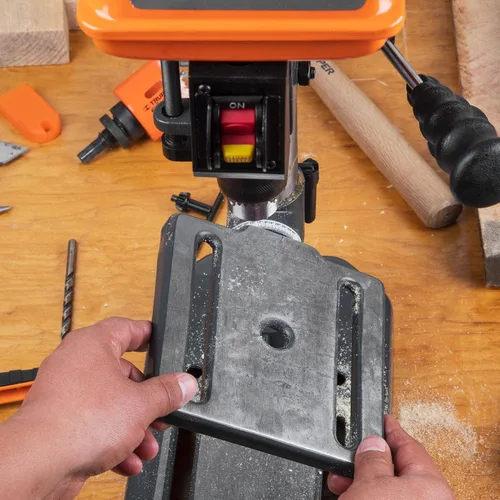 Vista 8 de Truper 16174 / TAPI-8-1/2 X 8" Prensa de taladro de piso, 1/3 HP
