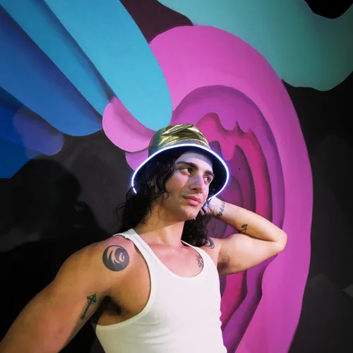 Vista 6 de Sombrero de pescador iluminado de piel sintética, accesorio rave, traje de festival de neón, sombrero de cubo reversible con LED para hombres