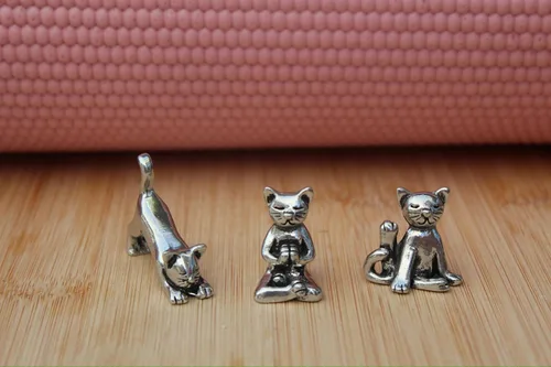 Vista 4 de Basic Spirit Juego de figuras de gato de yoga (Pewter)-Mini 3 piezas