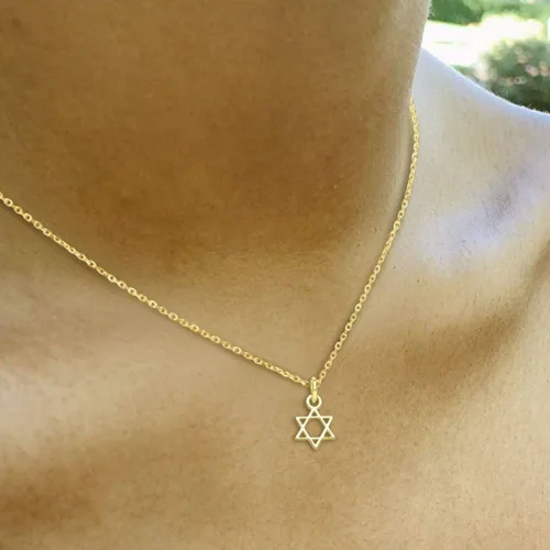 Vista 2 de Alef Bet by Paula Tiny Jewish Star of David Necklace