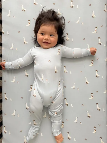 Vista 54 de GUNAMUNA Pijama unisex convertible ultrasuave para bebé, mameluco con cremallera para pañales, recién nacido a 24 meses