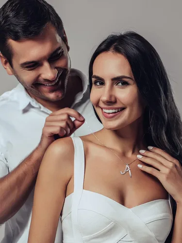 Vista 4 de EUDORA Collares de plata de ley con inicial para mujer regalos clásicos sin cuello de 26 letras para niñas hermana madre e hija cadena de 18