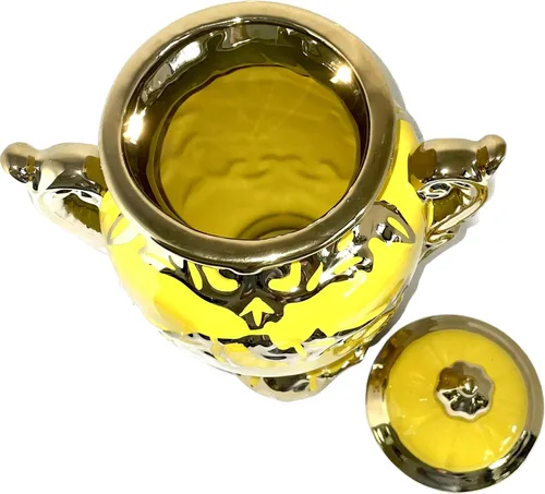 Vista 3 de Sopera de porcelana para Ochun amarilla con acentos dorados en forma de trofeo con capacidad de 4 litros