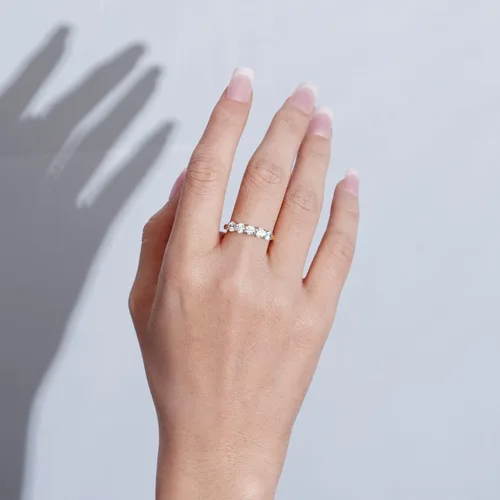 Vista 35 de Amazon Essentials Anillo de plata de ley de cinco piedras con circonita cúbica de corte redondo Infinite Elements (anteriormente colección Amazon)