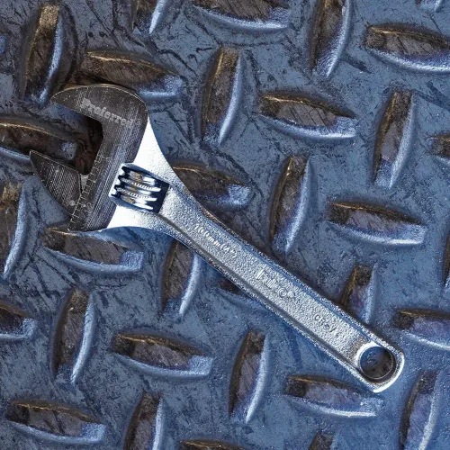 Vista 2 de T05011 Llave ajustable estándar, acabado cromado, 4 pulgadas