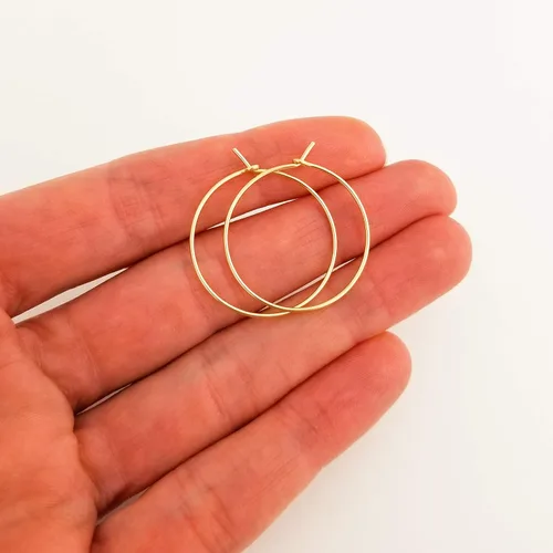 Vista 11 de Aretes de aro finos medianos de oro de 14 quilates para mujer, ligeros, minimalistas, para uso diario, de 1.5 pulgadas