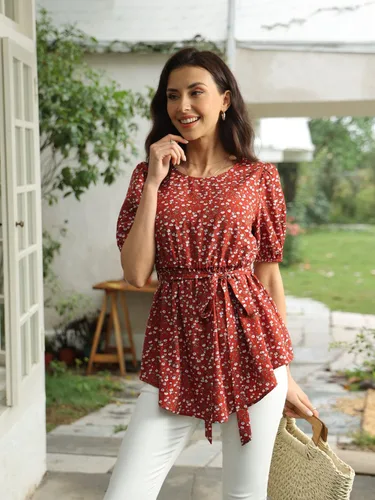 Vista 4 de MakeMeChic Camisa de maternidad floral de manga corta con cinturón para embarazo, blusa peplum
