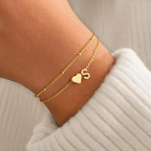 Vista 2 de M MOOHAM Pulseras de oro con inicial de corazón para mujer, pulseras con dije de letra A-Z de corazón dorado en capas para mujer, pulseras
