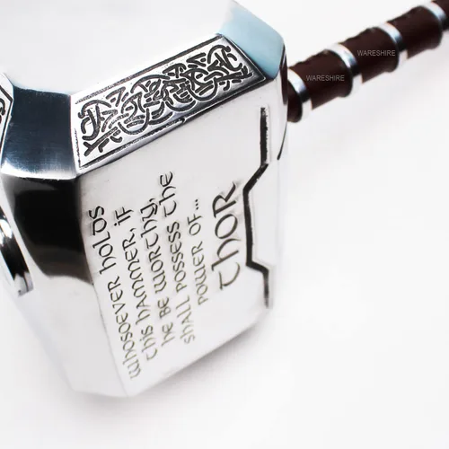 Vista 2 de Martillo de Thor Premium Mjolnir de metal con base de exhibición de latón correa de muñeca de cuero Cosplay Prop LARP Medieval Roleplay