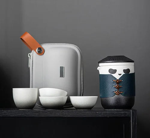 Vista 2 de Juego de té de viaje, bonita taza de té panda con bolsa portátil, tetera de cerámica china de gongfu de 13 onzas con 4 tazas de té de cerámica